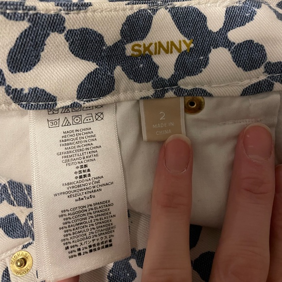 Michael Kors blue/white geometric skinny jeans size 2 - Picture 3 of 3